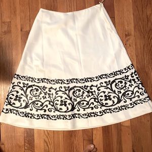 WhiteHouse/Black Market Skirt size 4/6